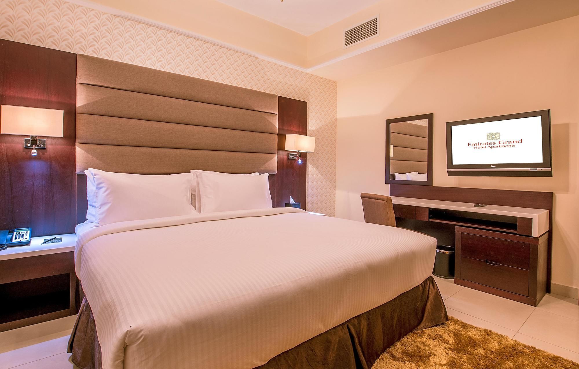 Emirates Grand Hotel Дубай Экстерьер фото